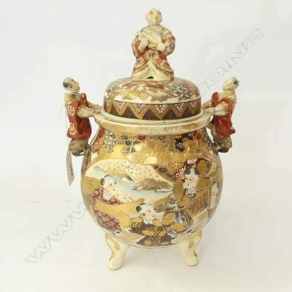 LIDDED SATSUMA URN H.240mm Image 1++