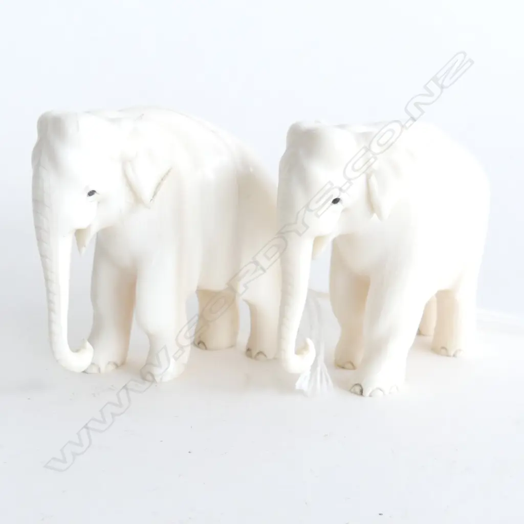 PR PLAIN WELL CARVED IVORY SMALL ELEPHANTS H,50mm Image 1++