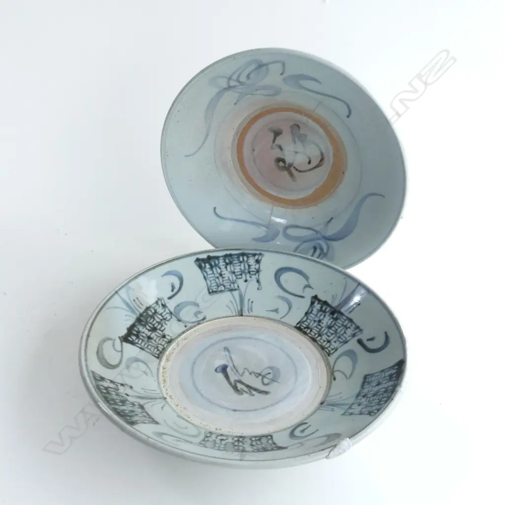 2 VINTAGE CHINESE PROVINCIAL 'KITCHEN MING' BOWLS 275mm dia Image 1++
