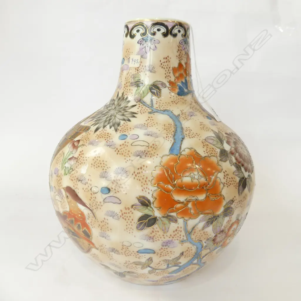 LG ORIENTAL VASE, FLORAL PATTERN WITH GOLD GILT OUTLINES H.325mm Image 1++