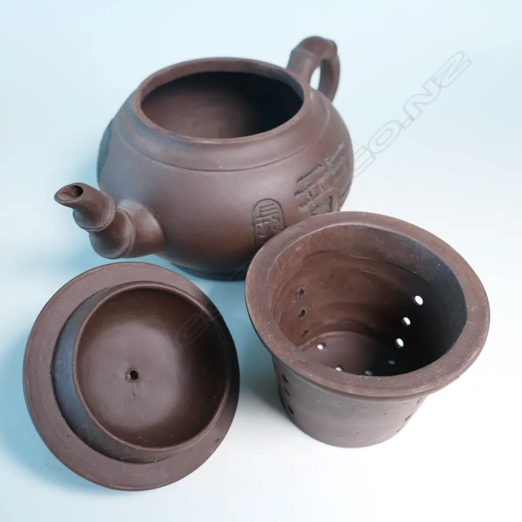 YIXING TEAPOT MARKED 季益順製 (JI YISHUN) [PROVINCIAL ARTS & CRAFTS CELEBRITY] INCISED w DRAGON &  AUSPICIOUS SYMBOLS... Image 1++