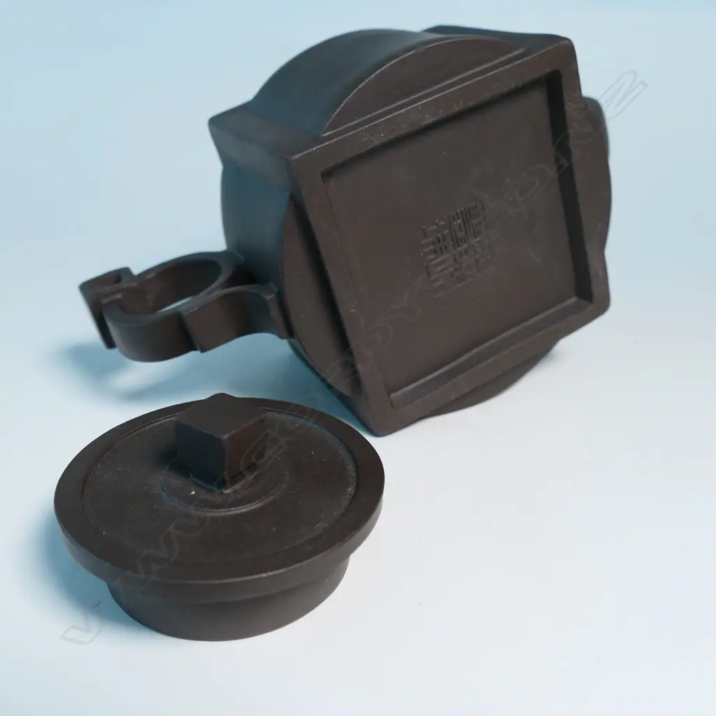 YIXING TEAPOT, DARK BROWN, CYLINDER & SQUARE COMBINATION, MARKED 饒慧珠 (RAO HUIZHU), 慧珠, (HUIZHU) COVER. W.155mm BASE,DARK Image 1++