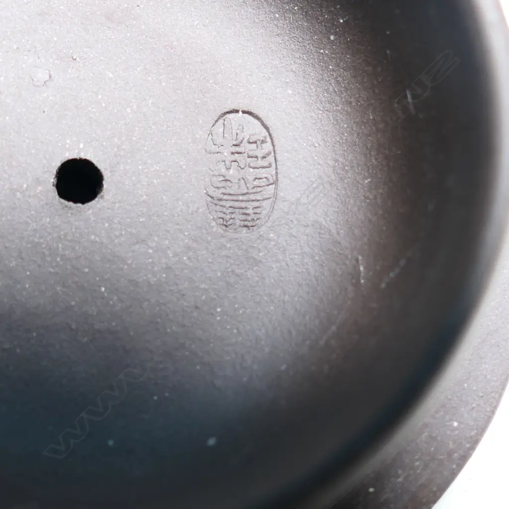 YIXING TEAPOT, DARK BROWN, CYLINDER & SQUARE COMBINATION, MARKED 饒慧珠 (RAO HUIZHU), 慧珠, (HUIZHU) COVER. W.155mm BASE,DARK Image 1++