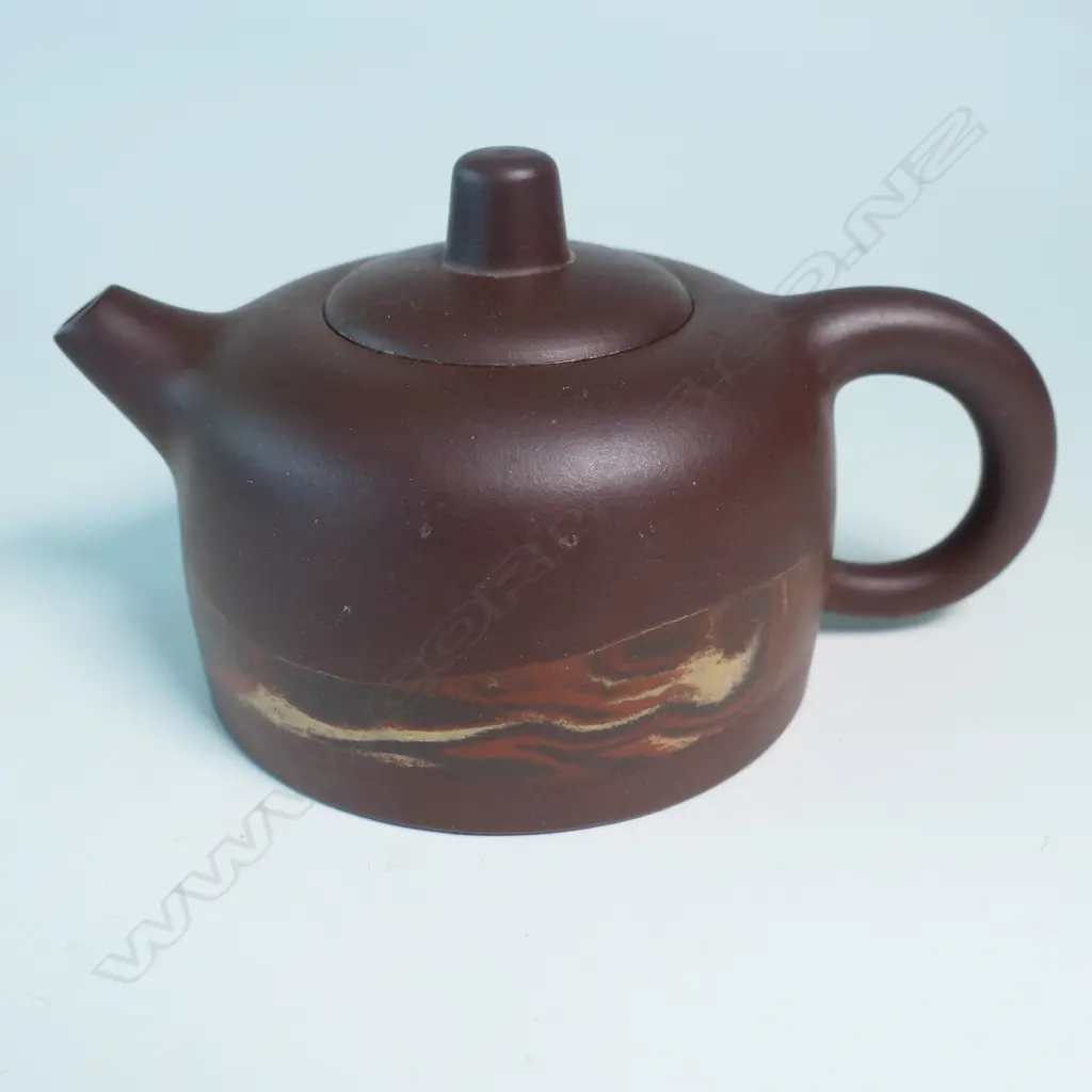 YIXING TEAPOT MARKED TO THE BASE 周惠初製 (ZHOU HUICHU) ALONG WITH INCISED CALLIGRAPHY, BROWN BODY w 'MARBLED/AGATE' BAND... Image 1++