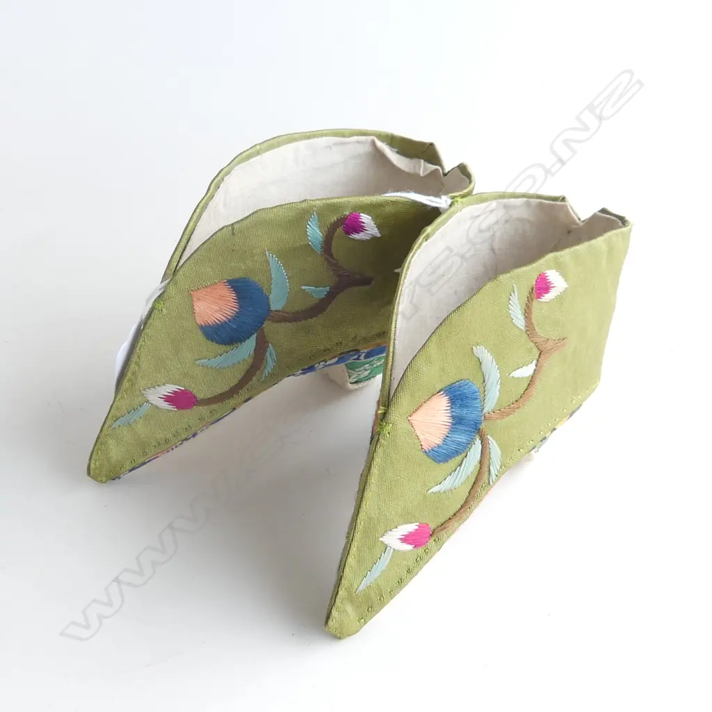 PR CHINESE EMBROIDERED FOOT BINDING SLIPPERS Image 1++