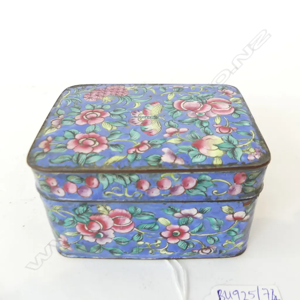 VINTAGE ENAMEL LIDDED CONTAINER W.100 minor losses Image 1++