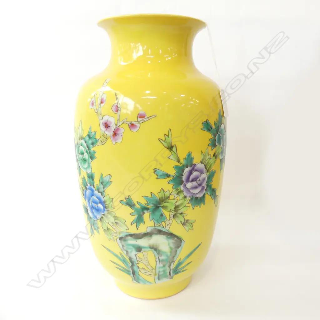 LARGE YELLOW & FLORAL ORIENTAL VASE - MARKS TO BASE H.370mm Image 1++