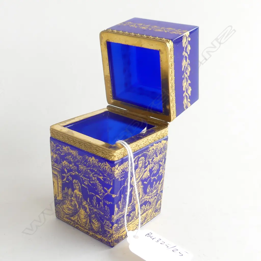 MURANO BLUE GLASS CIGARETTE BOX WITH GILDED DECORATION H.100mm Image 1++