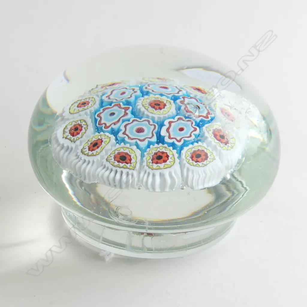 MURANO GLASS PAPERWEIGHT WITH LABEL ON BASE Dia.80mm Image 1++