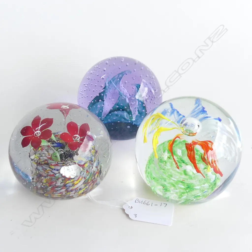 THREE PAPERWEIGHTS - CAITHNESS AND MURANO Image 1++