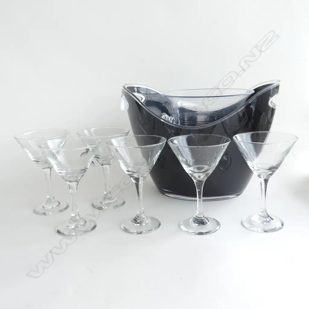 2 PLASTIC CHAMPAGNE BUCKETS + 6 COCKTAIL GLASSES Image 1++