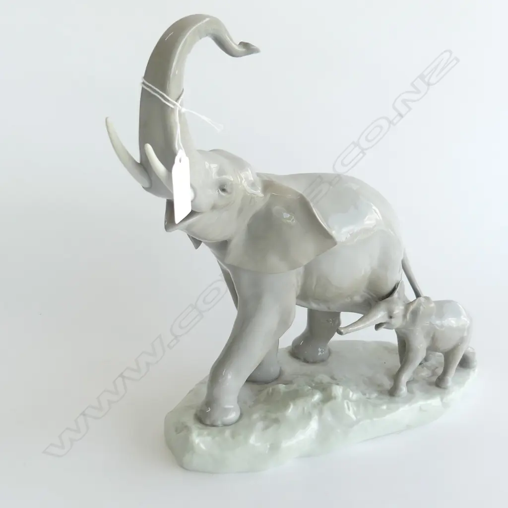 LLADRO #1151 ELEPHANT MOTHER & BABY H.300mm w. box Image 1++