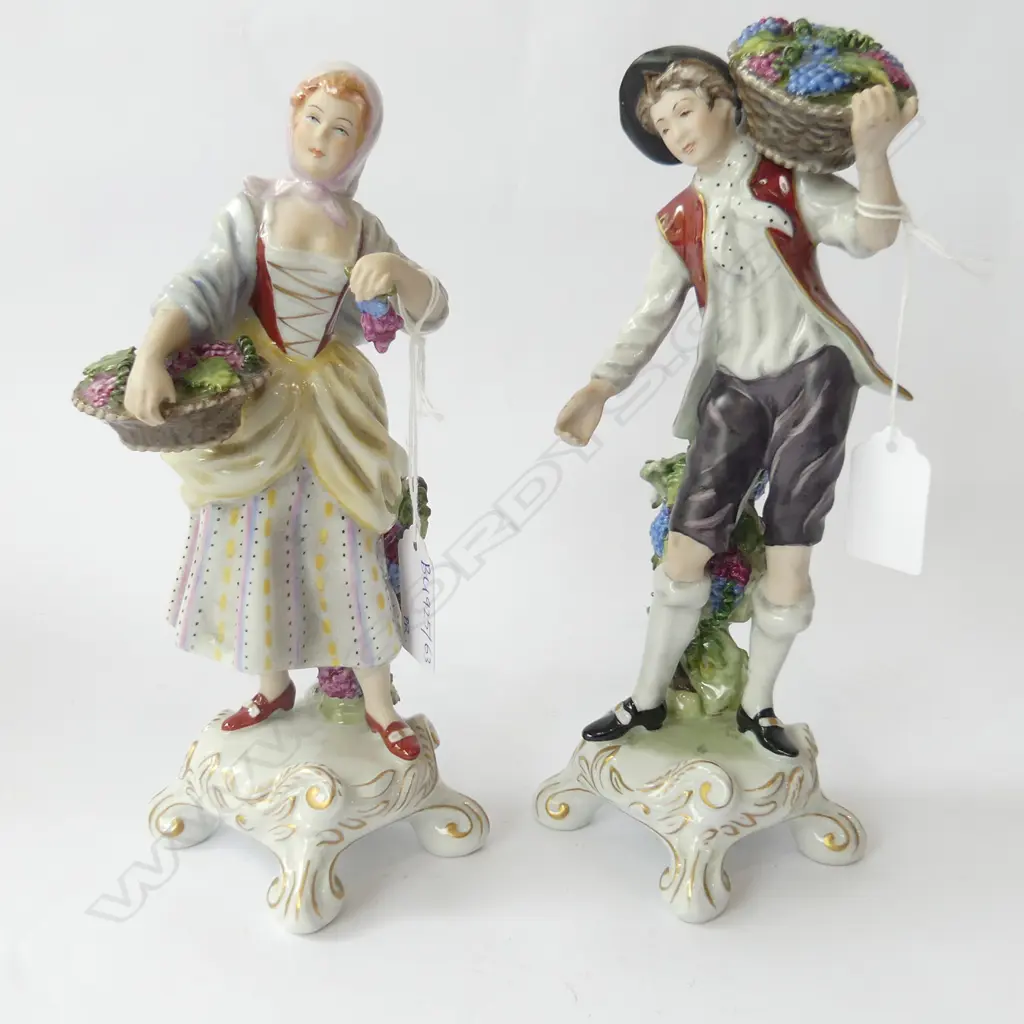 PR ROYAL DUX FIGURINES; GRAPE PICKERS Image 1++