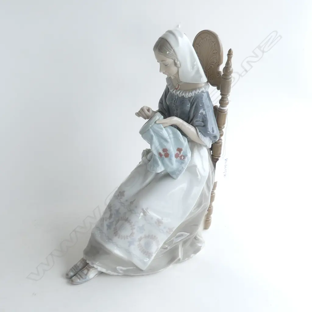 LLADRO 'INSULAR EMBROIDERESS' #4865 H.280mm Image 1++