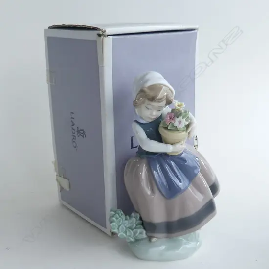 LLADRO GIRL 'SPRING IS HERE' #5223 H.170mm + BOX