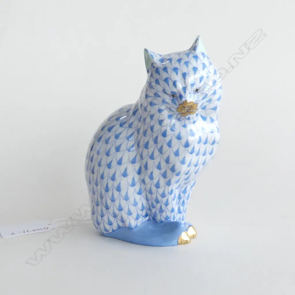 HEREND PORCELAIN BLUE CAT Image 1++