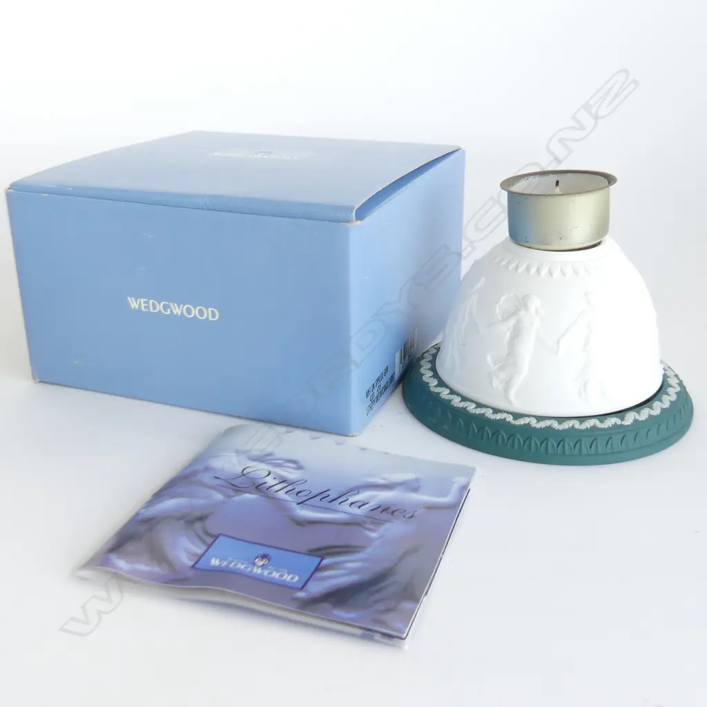 WEDGWOOD WHITE ON SPRUCE JASPERWARE LITHOPHANE WITH CANDLE - NEW IN BOX Image 1++