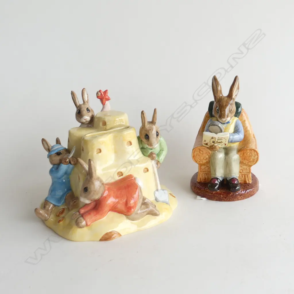 R.D. BUNNYKINS SANDCASTLE MONEY BOX + R.D COLLECTERS BUNNYKINS Image 1++