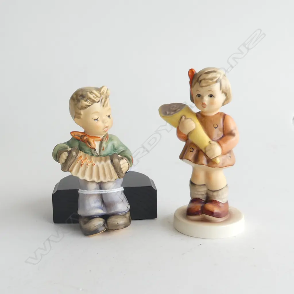 HUMMEL FIGURES - PRACTICE MAKES PERFECT/A SWEET OFFERING Image 1++