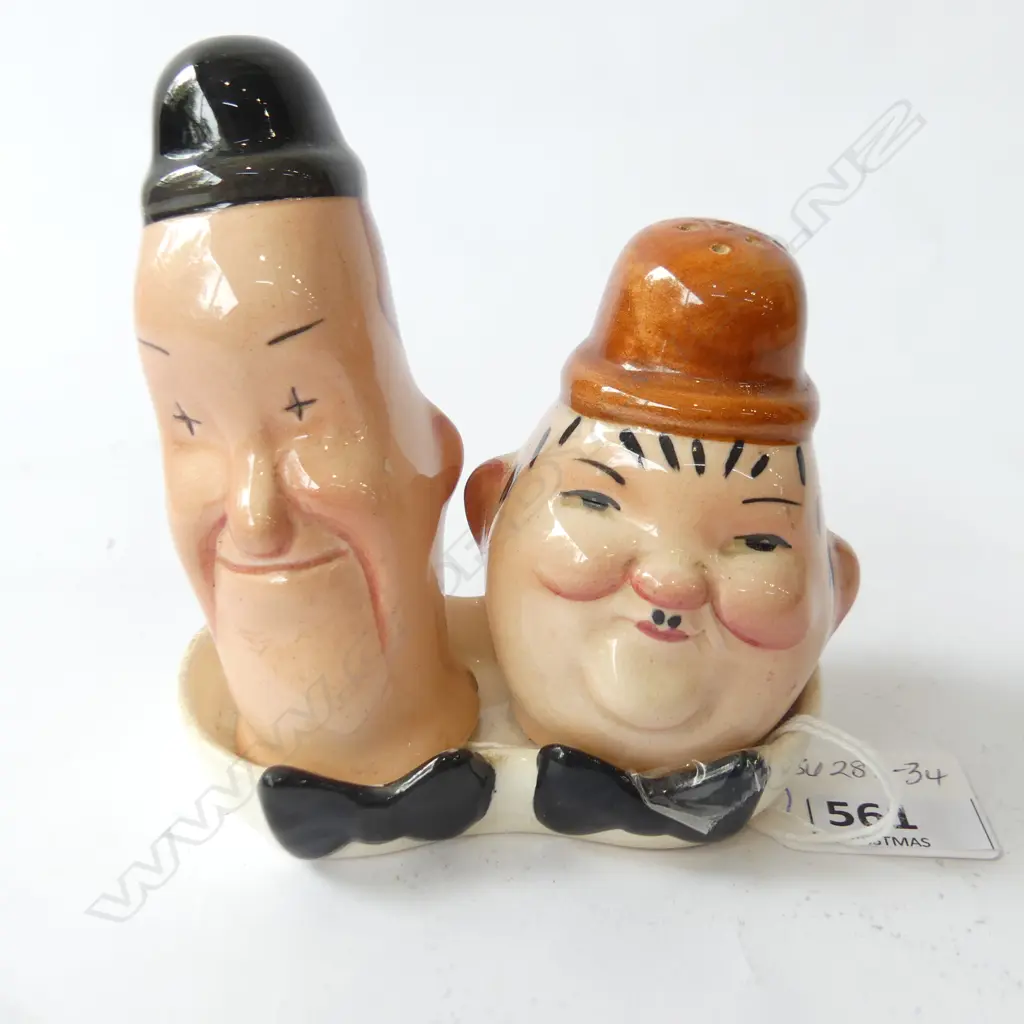 BESWICK LAUREL & HARDIE SALT & PEPPER 2 small chips Image 1++
