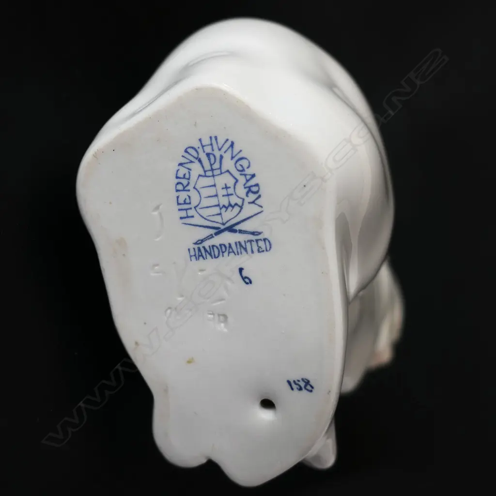 PR OF WHITE HEREND SEATED CATS, EARS BACK, H.110mm Image 1++