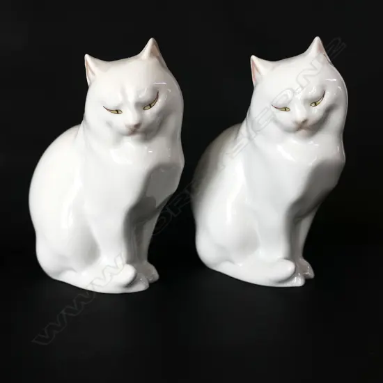 PR OF WHITE HEREND SEATED CATS, EARS BACK, H.110mm