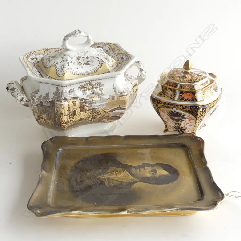 R.C DERBY IMARI LIDDED BOX, STONEWARE SAUCE TUREEN & RIDGEWAYS 'ROBBIE BURNS' WALL PLATE Image 1++