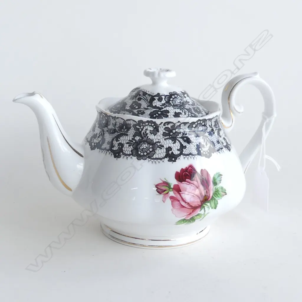 ROYAL ALBERT 'SENORITA' TEAPOT Image 1++
