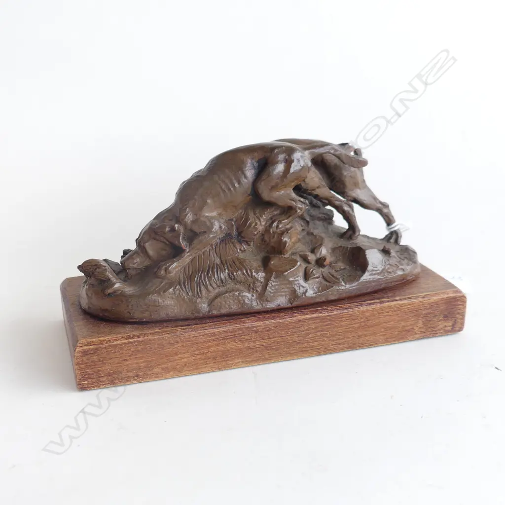 BRONZE DOGS ON WOODEN STAND L.165mm TAIL ON ONE IS A.F. Image 1++