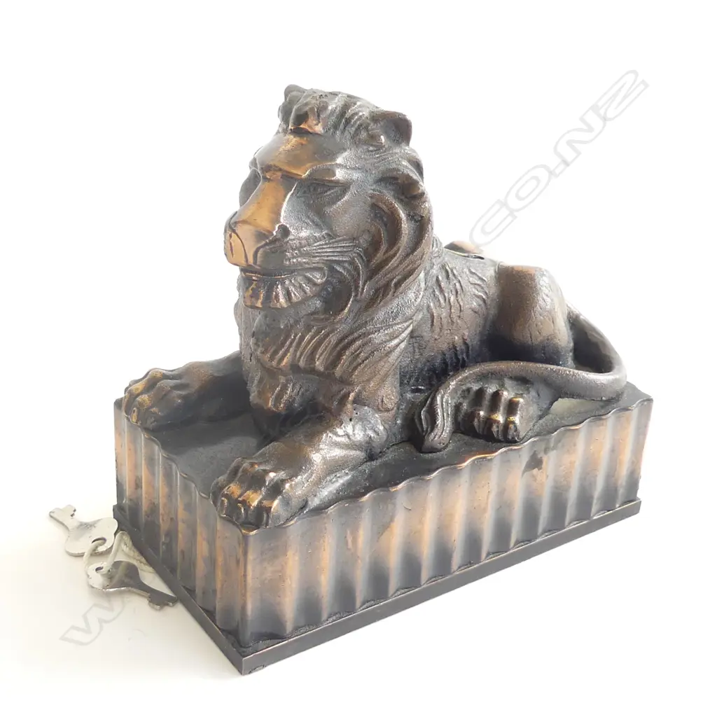 VINTAGE 20thC BRONZED FINISH HSBC LION MONEY BOX w KEYS, W.145mm... Image 1++