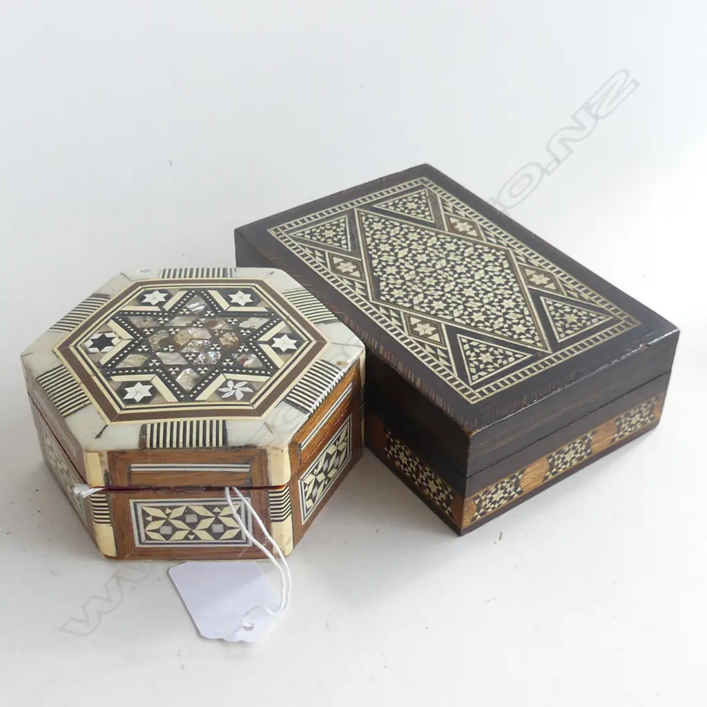 2 PERSIAN STYLE SM INLAID BOXES, 1 L.135mm & 1 Dia.110mm Image 1++