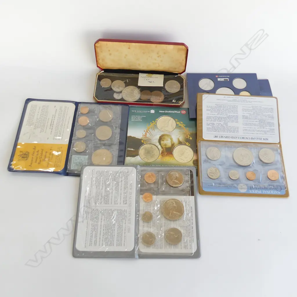 6 NZ COMMEMORATIVE COIN SETS Image 1++