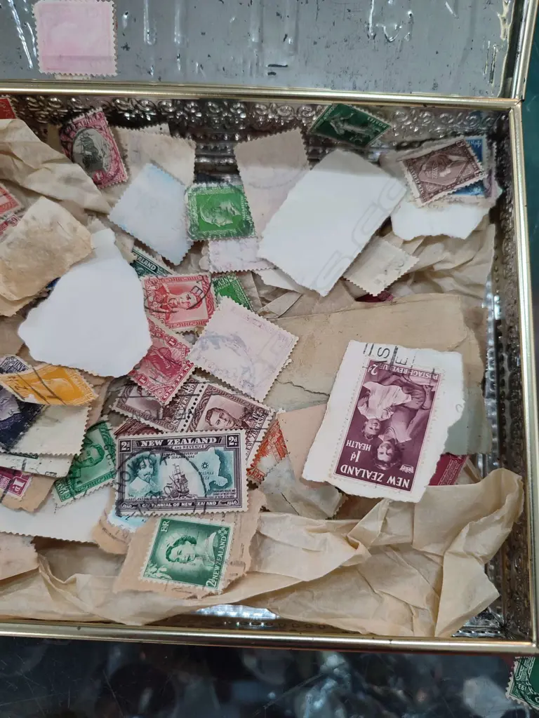 TIN OF ASST. VINTAGE STAMPS Image 1++