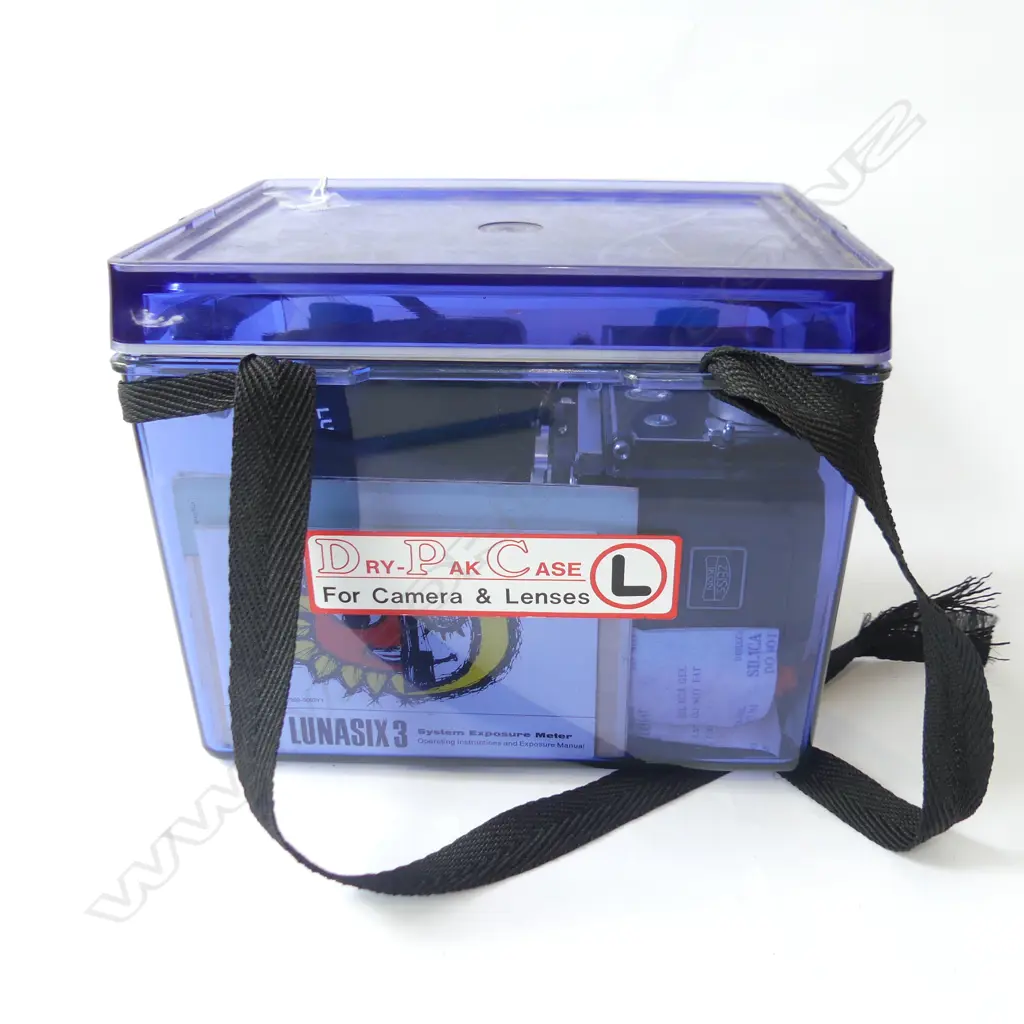 ZEISS IKOFLEX CAMERA, LIGHT METER ETC. IN DRY-PAC CAMERA BOX Image 1++