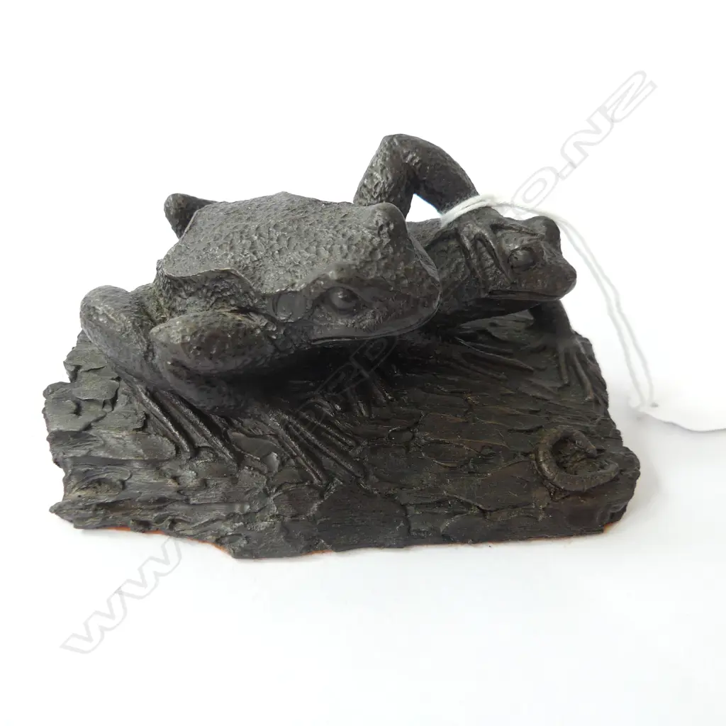 RESIN FROG SCULPTURE W.100mm Image 1++