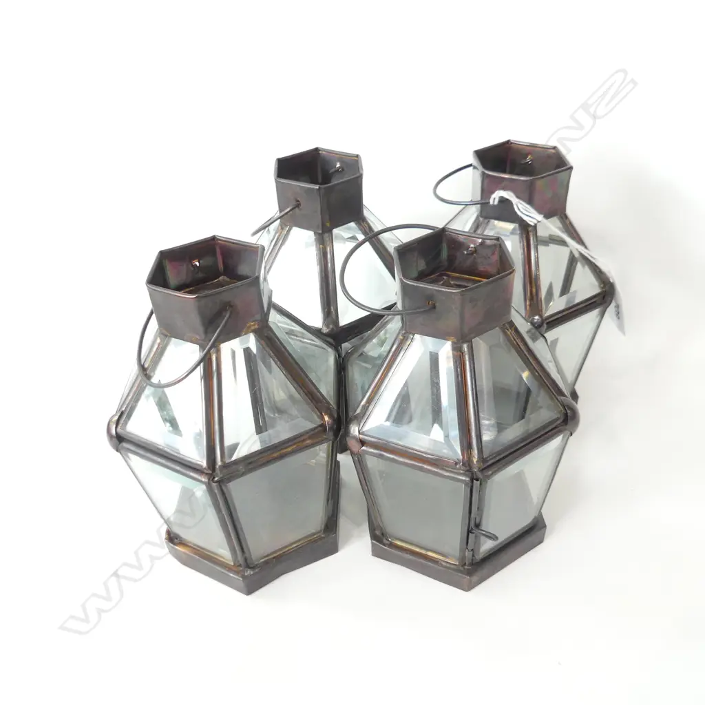 4 SMALL BEVELLED GLASS LANTERNS H.150mm Image 1++