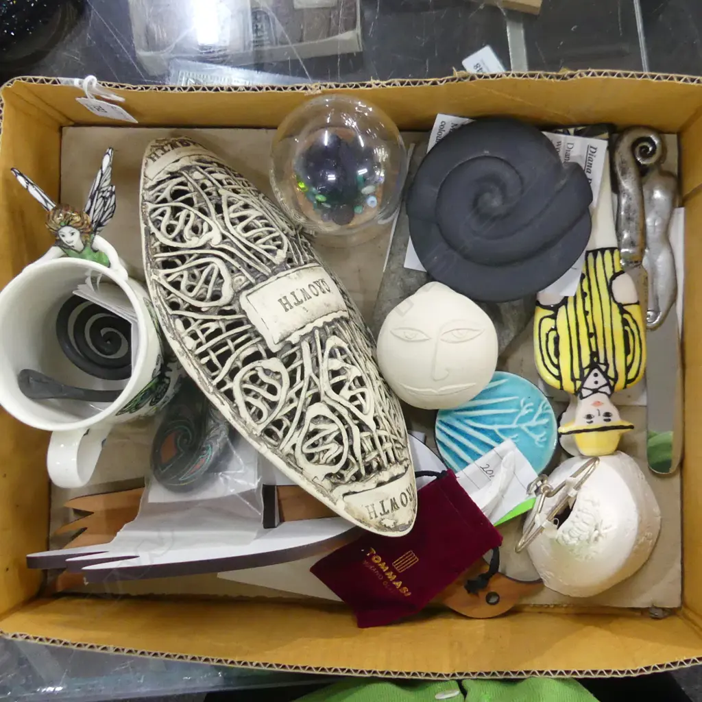 COLLECTION OF CERAMIC ART & COLLECTABLES ETC;- MAINLY NZ Image 1++