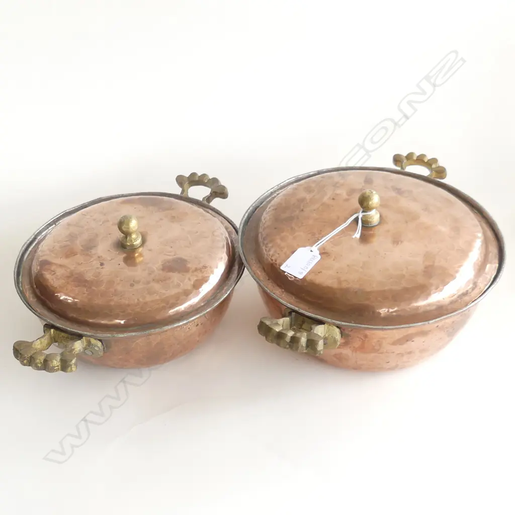 2 VINTAGE LIDDED COPPER POTS 250mm dia Image 1++