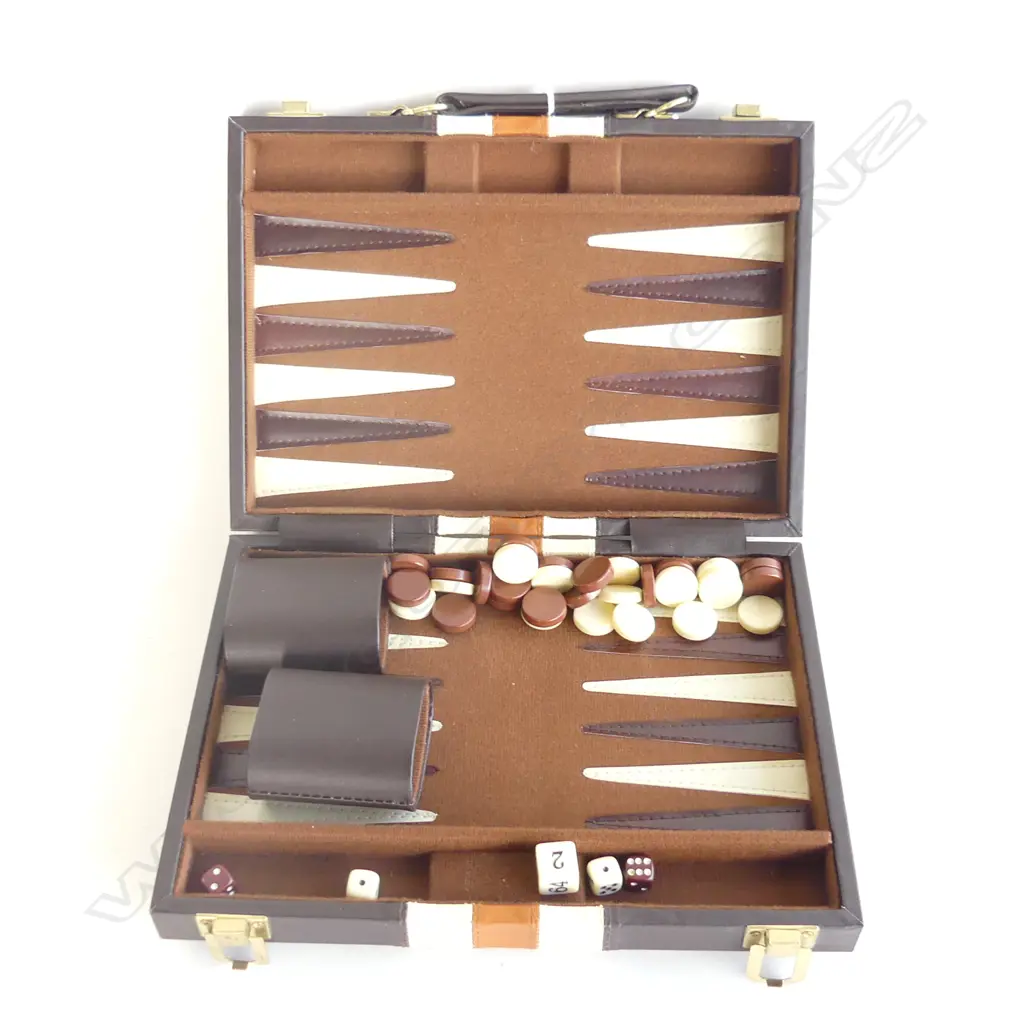 LEATHER CASE BACKGAMMON SET (COMPLETE) Image 1++