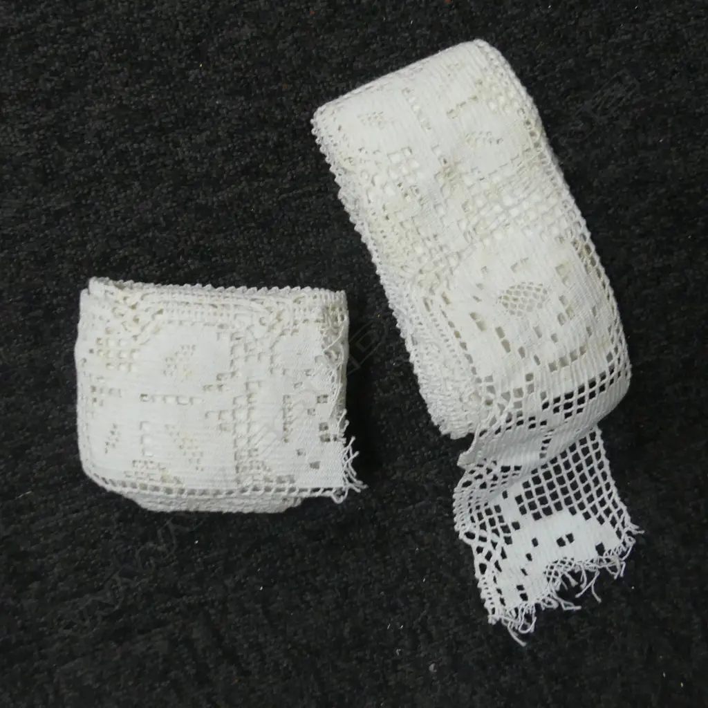 2 BUNDLES OF VINTAGE CROCHET LACE Image 1++