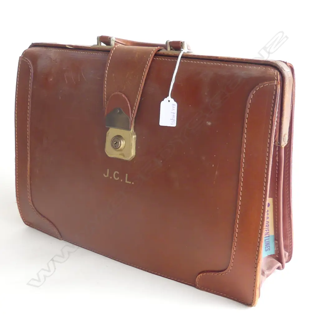 VINTAGE SATCHEL 'J.C.L.' Image 1++