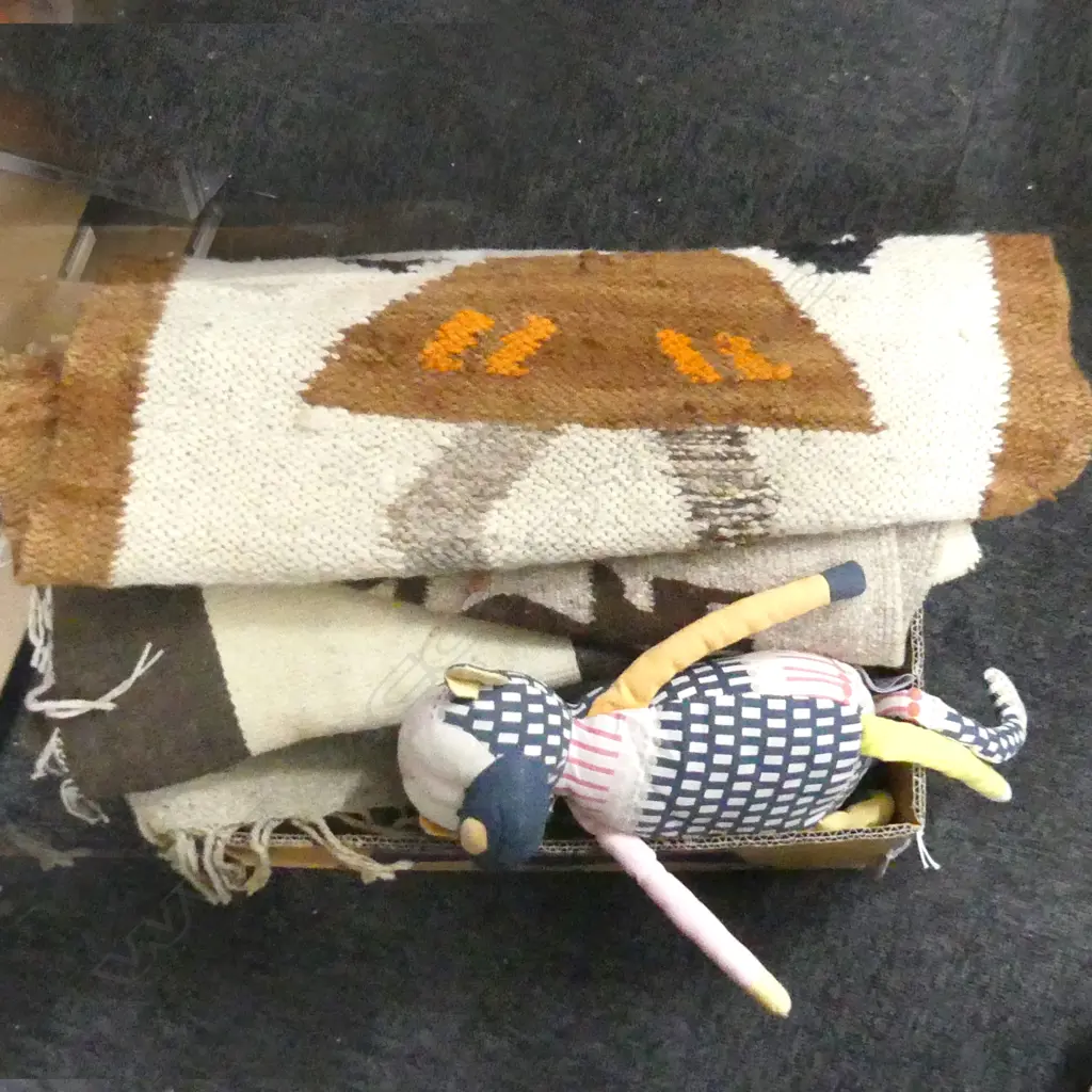 BOX LOT ASST. WEAVINGS Image 1++
