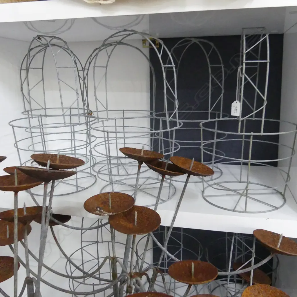 COLLECTION OF WIRE TOPIARY BASKETS H.390mm AND CANDELABRA FRAMES H.990mm Image 1++