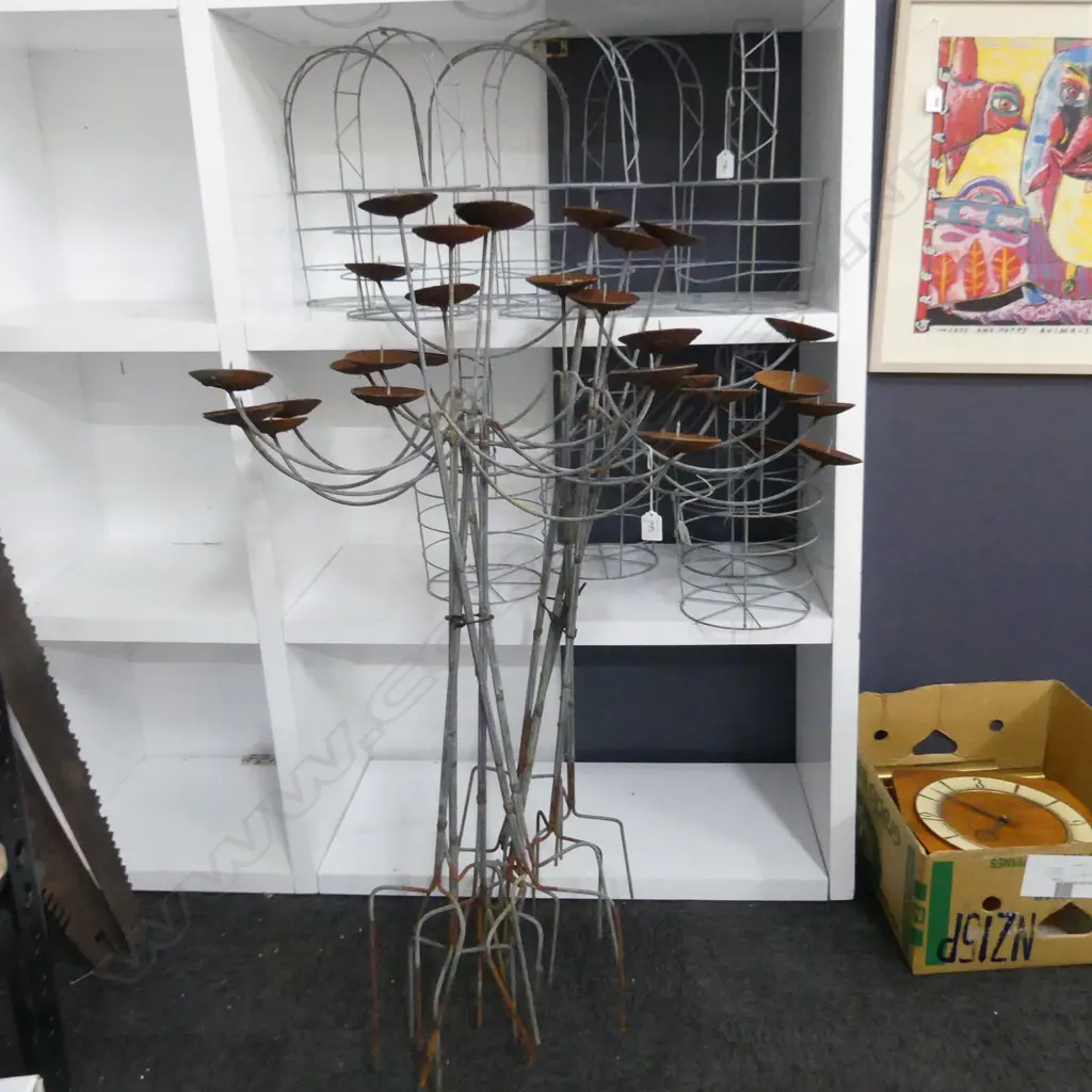 COLLECTION OF WIRE TOPIARY BASKETS H.390mm AND CANDELABRA FRAMES H.990mm Image 1++