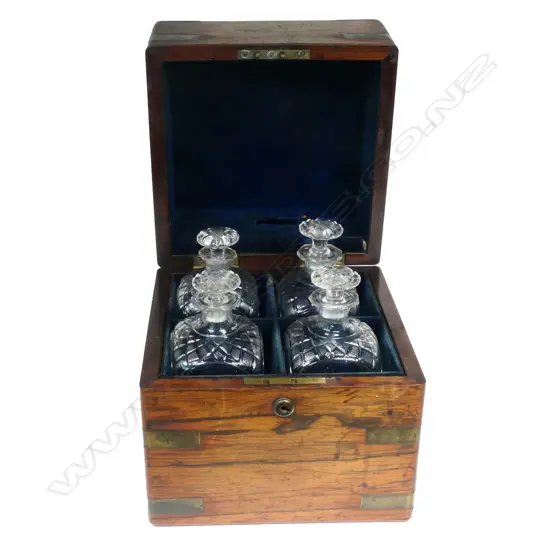 QUALITY EARLY VICTORIAN ROSEWOOD & BRASS SHIP'S 4 CRYSTAL DECANTER TANTULUS.