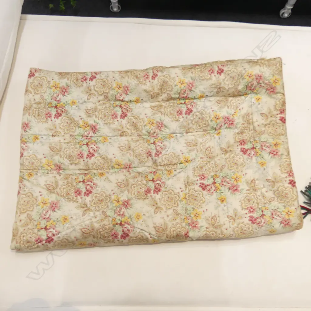 1930'S VINTAGE FLORAL EIDERDOWN FEATHER QUILT, 1520 x 1060mm Image 1++