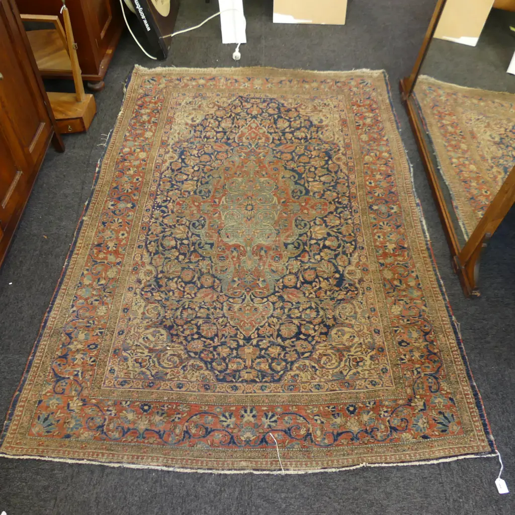 FINELY HAND KNOTTED WOOL PILE RUG Image 1++