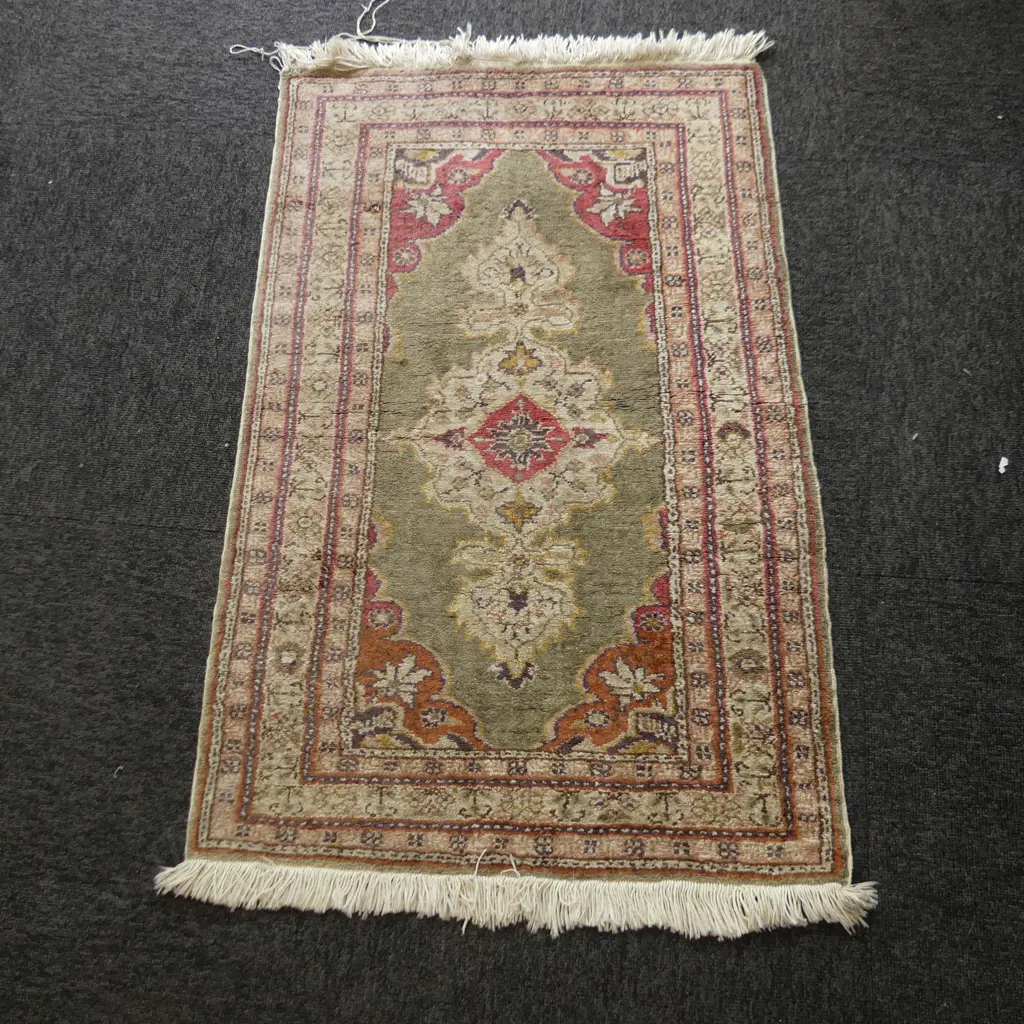 SM  HAND KNOTTED RUG 1000 x 600mm Image 1++