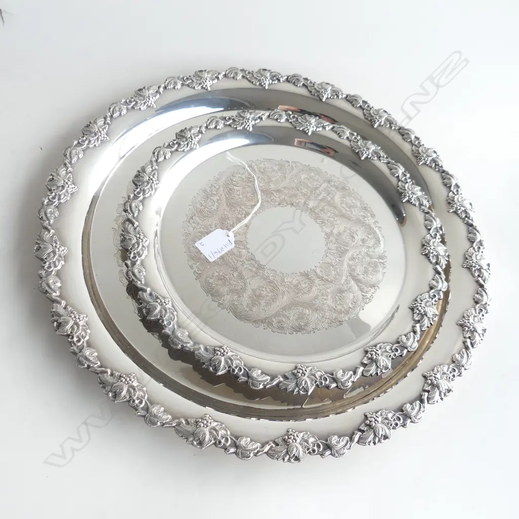 2 SILVER PLATE TRAYS 425 / 310mm dia Image 1++