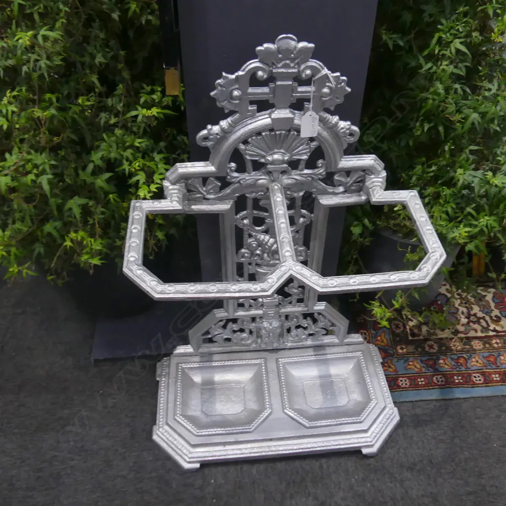 SILVER PAINTED CAST IRON UMBRELLA STAND H.825mm Image 1++